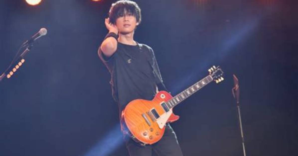 Bump of Chicken%E3%83%A1%E3%83%B3%E3%83%90%E3%83%Bc%E3%81%Ae%E6%84%9B%E7%94%A8%E6%A9%9F%E6%9D%90 %E3%83%93%E3%82%B8%E3%83%A5%E3%82%A2%E3%83%Ab%E5%A4%89%E9%81%B7%E3%82%92%E5%Be%B9%E5%Ba%95%E6%Af%94%E8%Bc%83 1200. Jpg