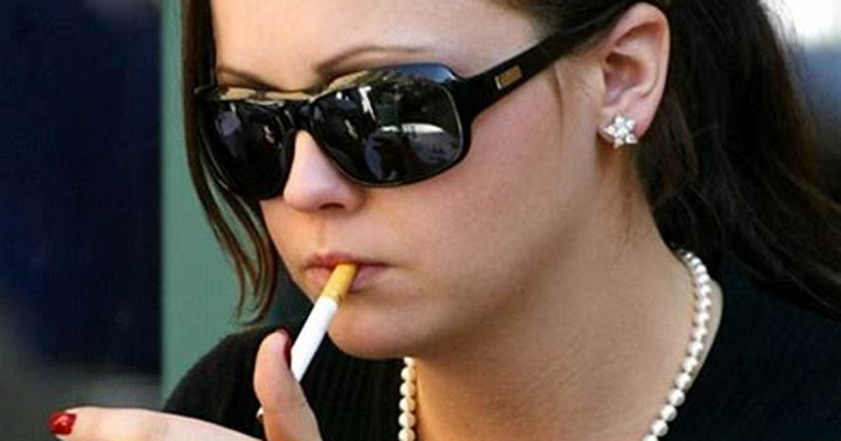 Christina Ricci Smoking Faqs: Prop Cigarettes, 90S Lore, and Health Realities