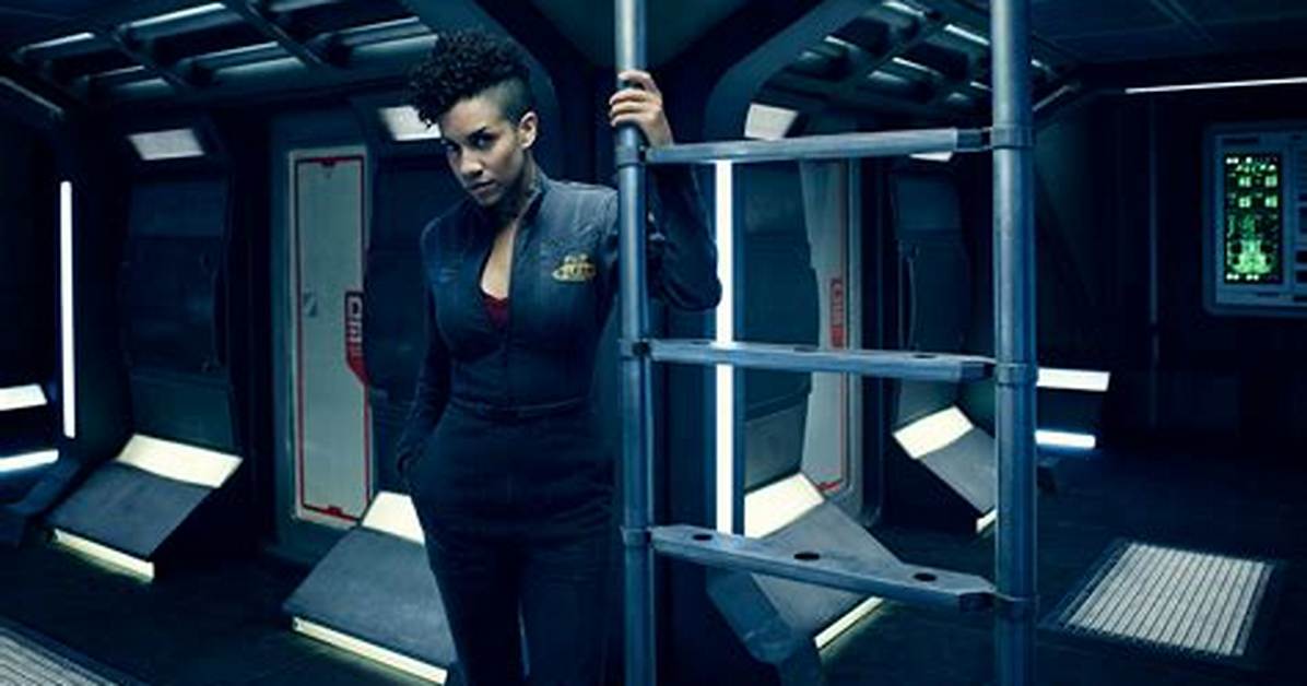 Dominique Tipper Visual Breakdown: on-Screen Stills, Red Carpets, and Character Detail