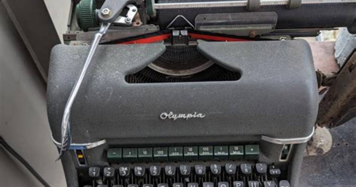 From Typewriters to Touchscreens: How 3 Dots Took over Texting Culture