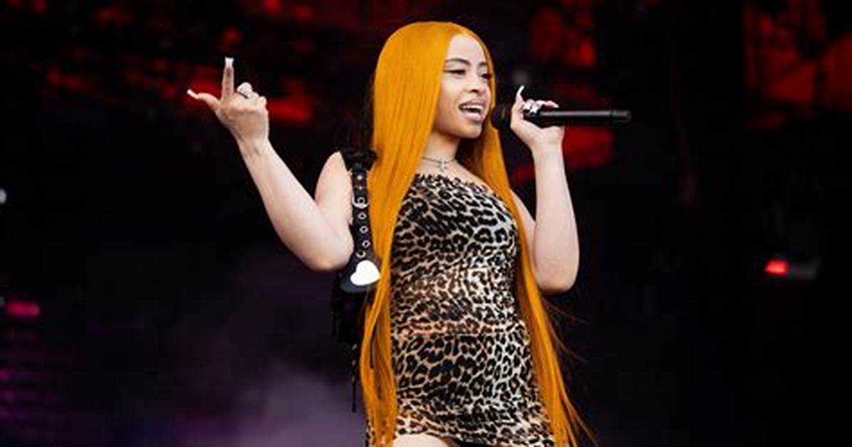Ice Spice's Signature Stage Identity: Songs, Tours, and the Viral Phenomenon