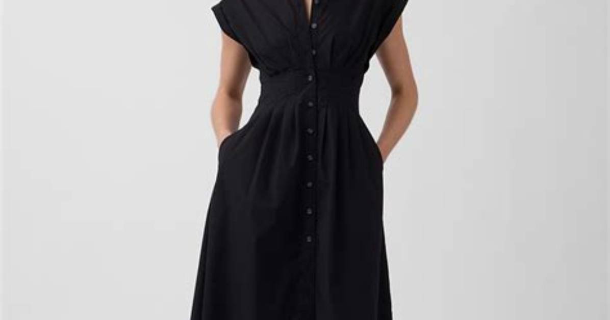 Is Gap's Viral Cinched Midi Shirtdress Worth the Hype? Stylists Put the Quality to the Test
