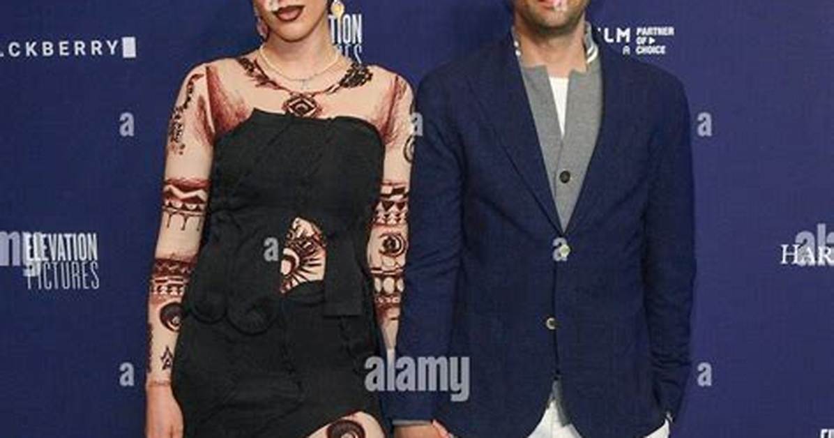 Rebecca-Jo Dunham’s Tiff Baby Bump Debut: Photos and Red Carpet Moments