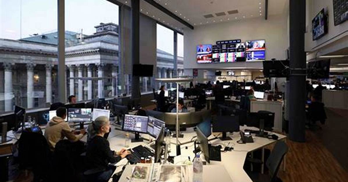 Why Modern Courts and Newsrooms Still Refuse to Kill Traditional Shorthand